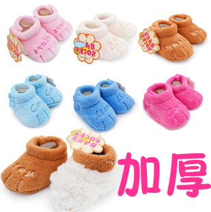 珊瑚绒婴儿鞋 绣花字母婴儿鞋冬季加厚脚套 小爪子宝宝室内鞋